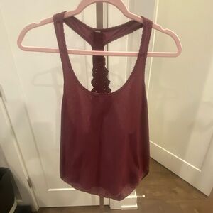 Lululemon 105 F Singlet Laser-Cut
Heathered Bordeaux Drama Tank Top Size 4